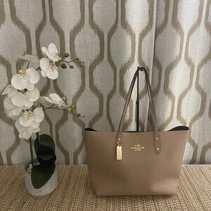 Coach Town Tote/Handbag